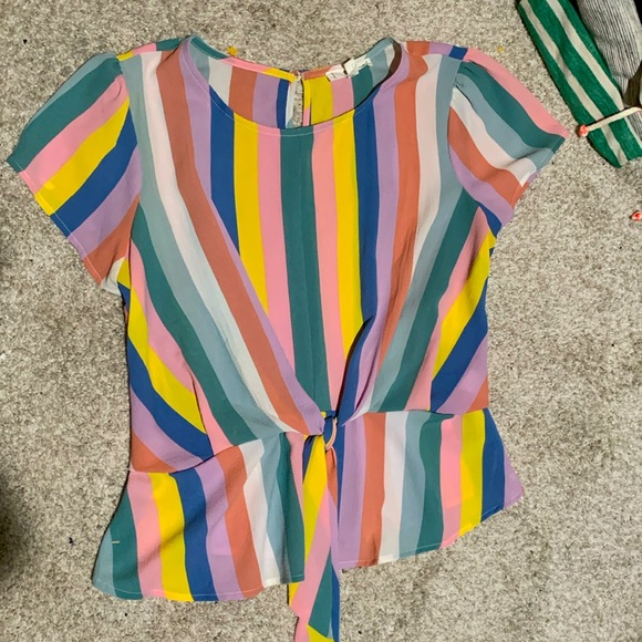 Cute top peplum-ish - Picture 1 of 1